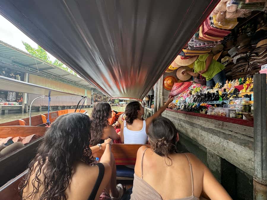 Bangkok: Damnoen Floating Market & Train Market Private Tour - Food, shopping, and what to carry