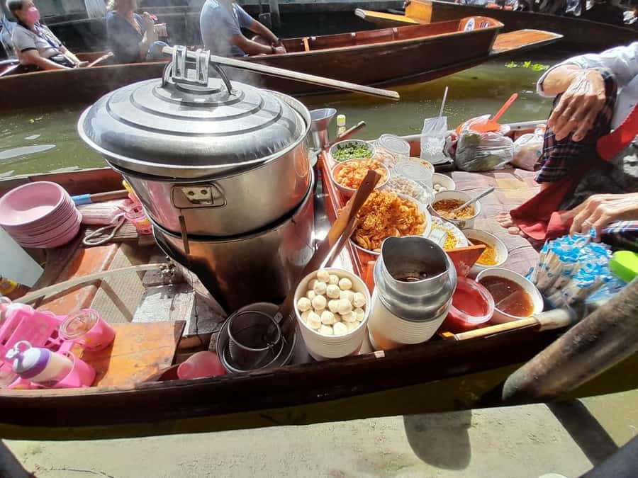 Bangkok: Damnoen Floating Market & Train Market Private Tour - Who will enjoy this private market day