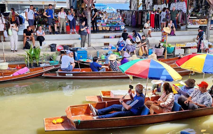 Bangkok: Damnoen Floating Market & Train Market Private Tour - A private car makes the Bangkok day easier
