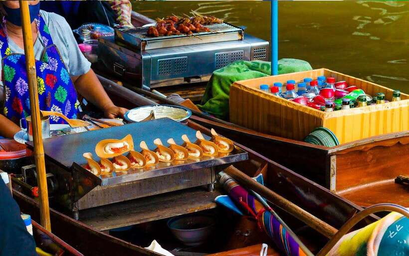Bangkok: Damnoen Saduak and Train Market with Boat Ride - Two famous markets, two very different sides of Thailand