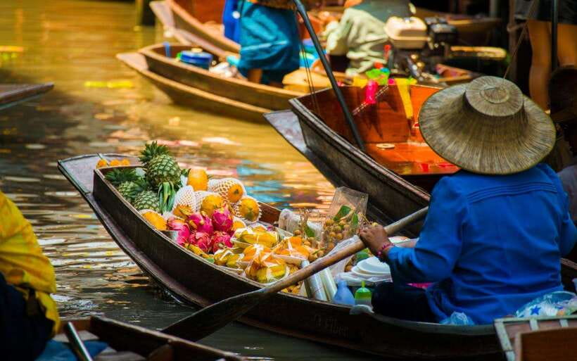 Bangkok: Damnoen Saduak and Train Market with Boat Ride - Exploring Damnoen Saduak on foot
