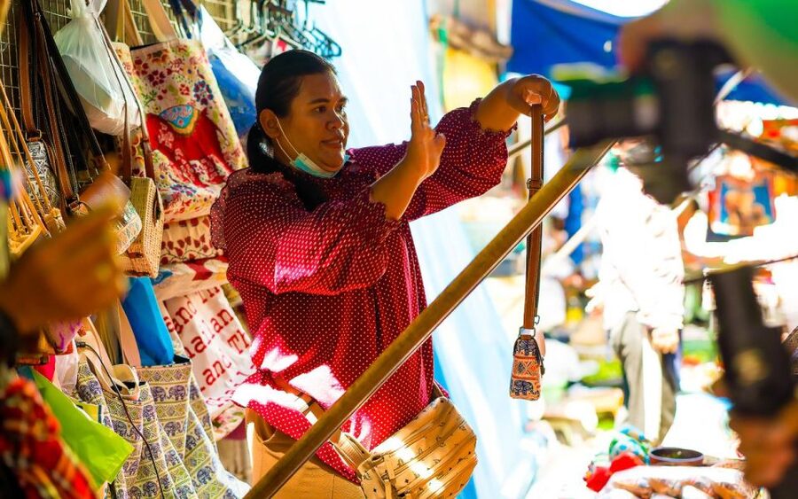Bangkok: Damnoen Saduak and Train Market with Boat Ride - Lao Tuk Luck, a quieter market stop