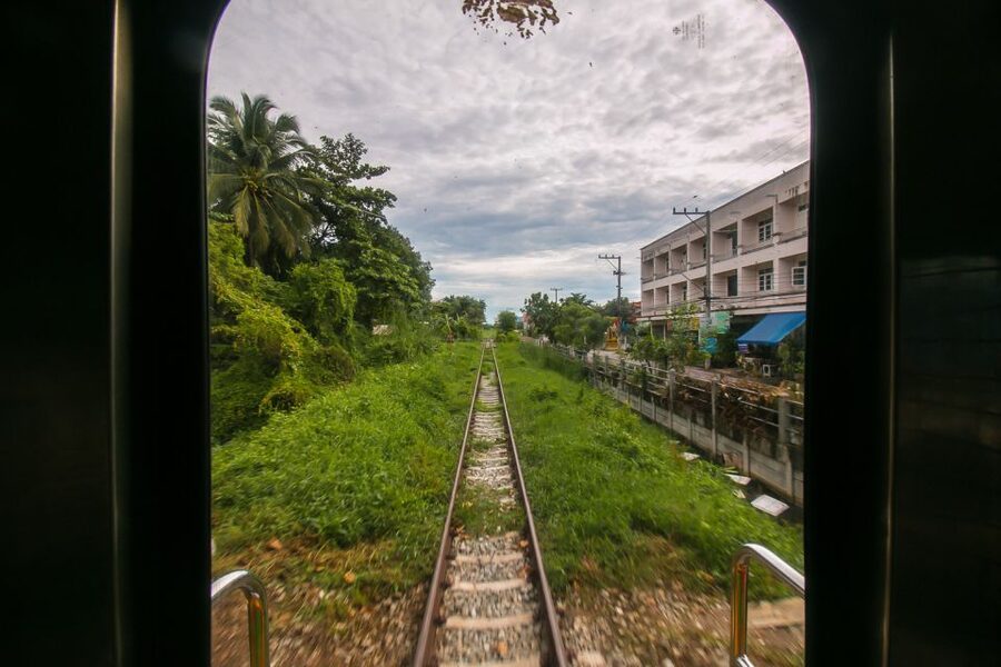 Bangkok: Damnoen Saduak Market and Maeklong Railway Market - Food, shopping, and what to bring