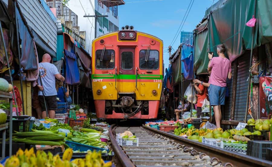 Bangkok : Damnoen Saduak & Train Market Car Excursion - Eight hours on the road and at the markets