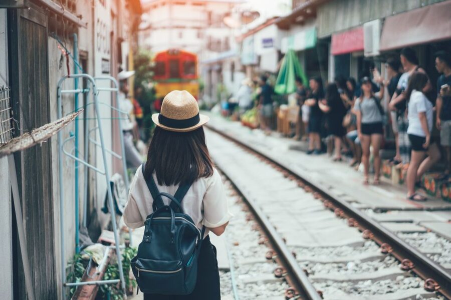 Bangkok: Damnoen Saduak, Train Market & Mahanakhon Day Trip - Key points at a glance