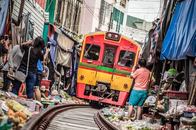 Bangkok Damnoen Saduak, Train Market, Mahanakhon Skywalk - A market day built around three very different views