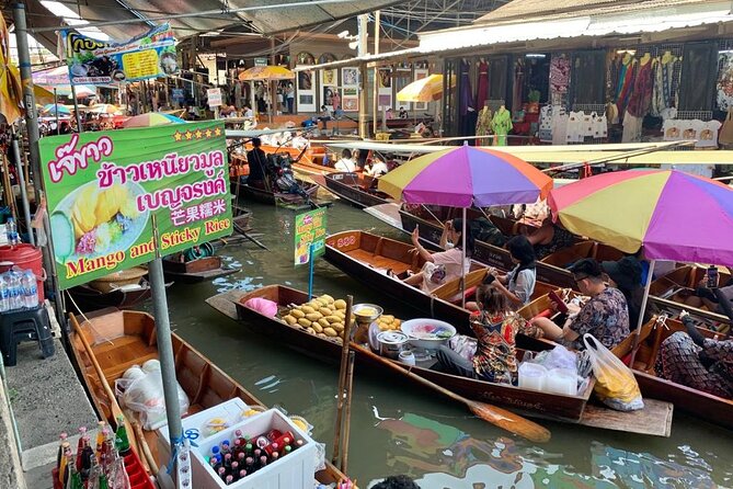 Bangkok: Floating Market and Train Tour with Guide in Spanish and English - Two famous markets, one long day