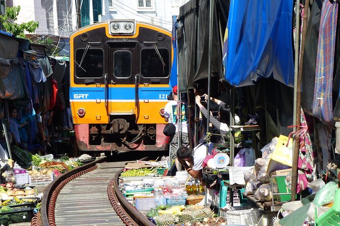 Bangkok: Floating Market and Train Tour with Guide in Spanish and English - What the price includes, and what it does not