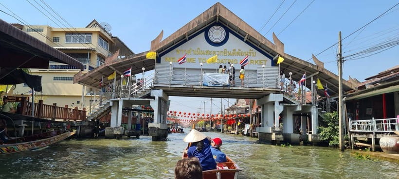 Bangkok: Floating Market & Maeklong Markets Private Transfer - Watching the train cross the market floor