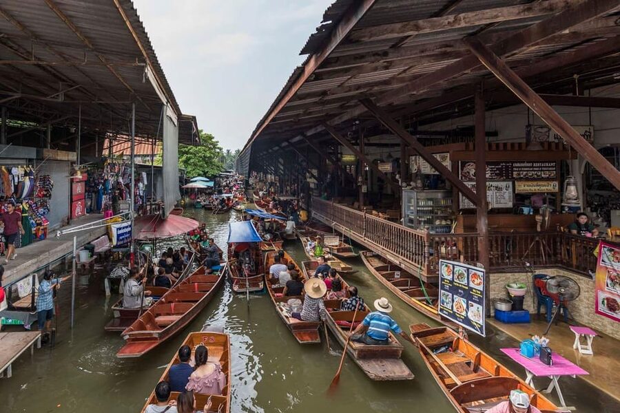 Bangkok: Floating Market & Maeklong Markets Private Transfer - Taking the longtail boat at Damnoen Saduak