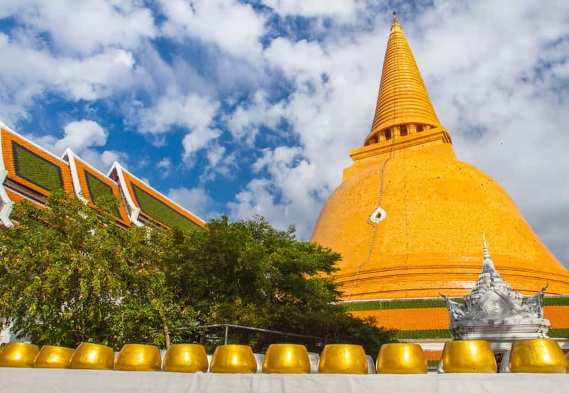 Bangkok: Floating Market, Phra Pathom Pagoda & Cafes Tour - Why this day works beyond Bangkok’s center