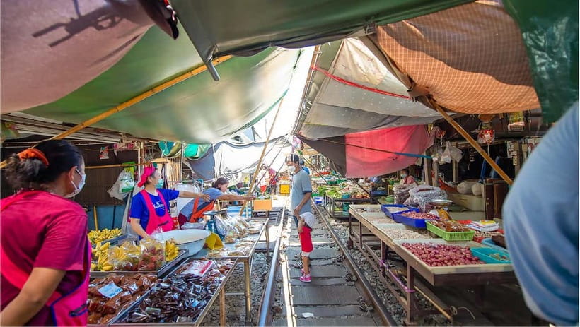 Bangkok: Floating Market, Phra Pathom Pagoda & Cafes Tour - Is $77 good value for a 10-hour outing?