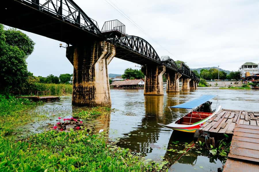 Bangkok: Floating Market, River Kwai, Railway Tour w/ Lunch - Damnoen Saduak Floating Market by canal