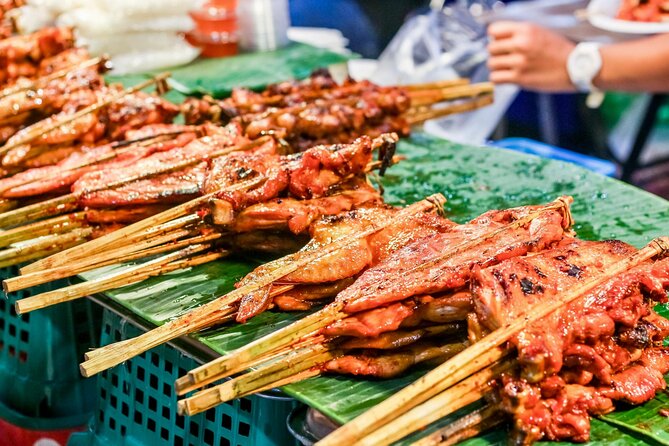 Bangkok: Floating Market & Train Market with Train/Boat ride - What the guide adds to a low-cost tour