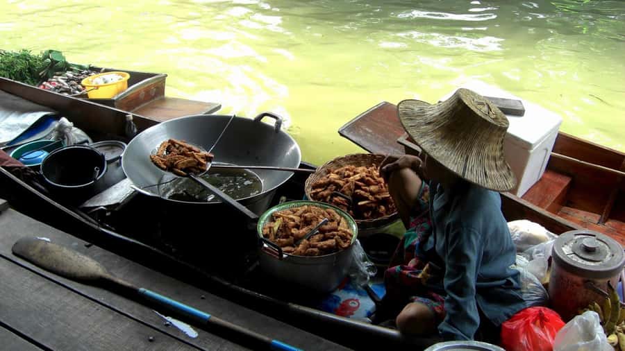 Bangkok highlight: Floating Market, Train Market & Ayutthaya - Pickup in Bangkok and the long first ride