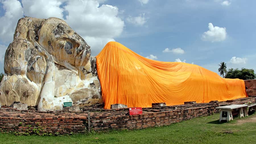 Bangkok highlight: Floating Market, Train Market & Ayutthaya - Lunch before the long road to Ayutthaya