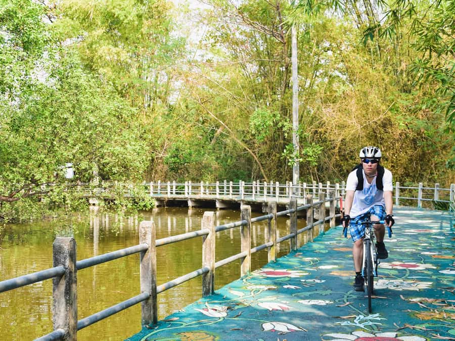 Bangkok: Khlong Toei Market & Bang Krachao Island Bike Tour - From Khlong Toei Market to Bangkok’s green lung