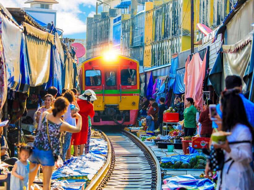 Bangkok: Maeklong Railway & Amphawa Floating Market Day Trip - Why this day trip works beyond Bangkok