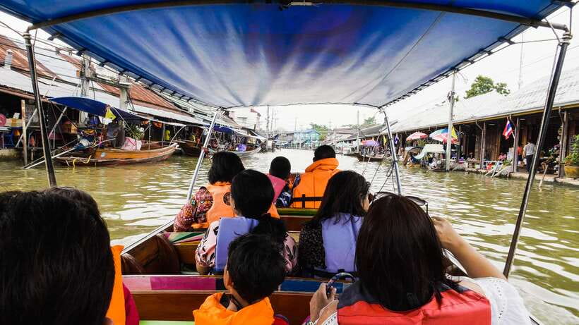 Bangkok: Maeklong Railway & Amphawa Floating Market Day Trip - Eating your way through Amphawa Floating Market