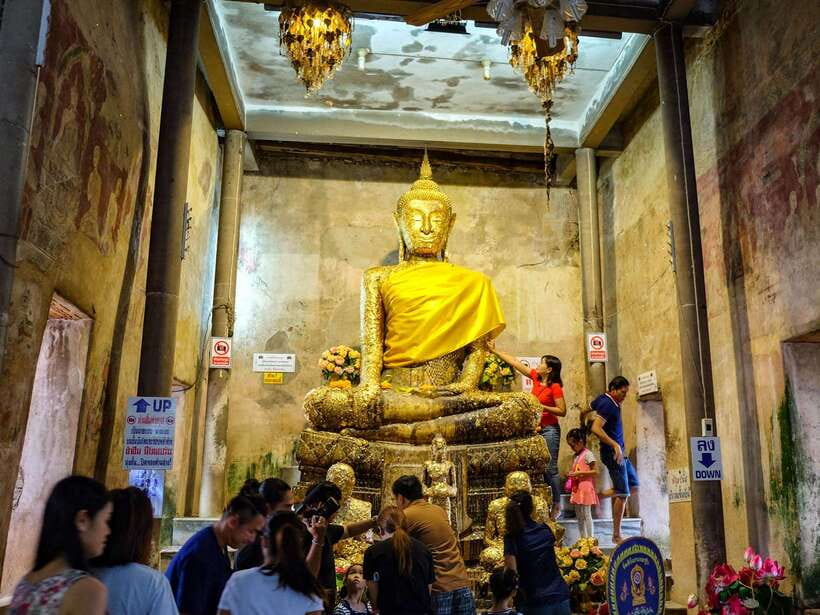 Bangkok: Maeklong Railway & Amphawa Floating Market Day Trip - A firefly cruise on the Maeklong River