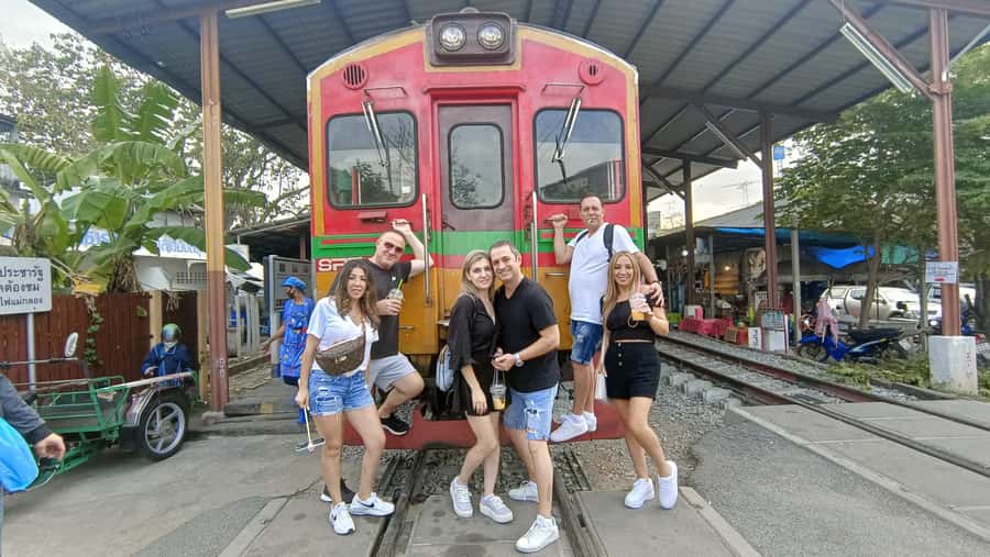 Bangkok: Maeklong Railway & Damnoen Saduak Floating Markets - Key points to know before booking