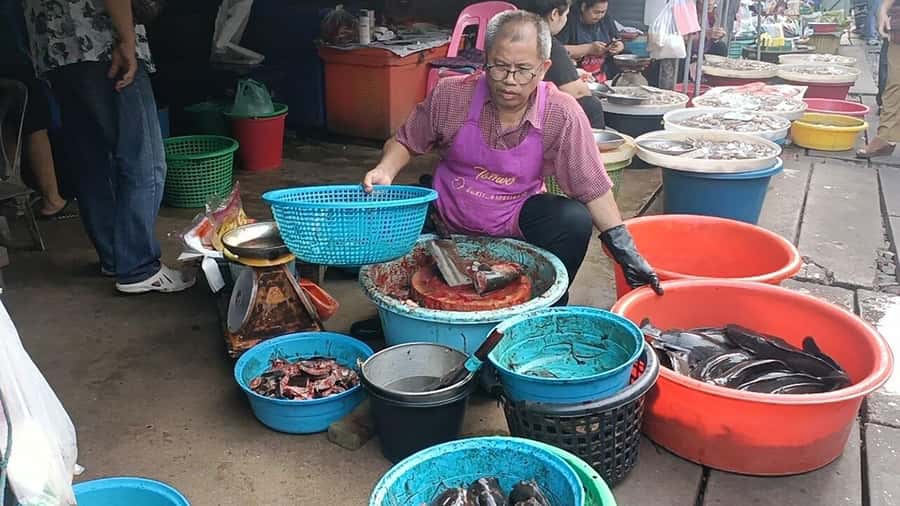 Bangkok: Maeklong Railway & Damnoen Saduak Floating Markets - Price, food, and overall value