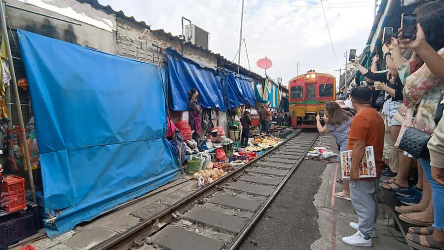 Bangkok: Maeklong Railway & Damnoen Saduak Floating Markets - Maeklong Railway Market and the passing train