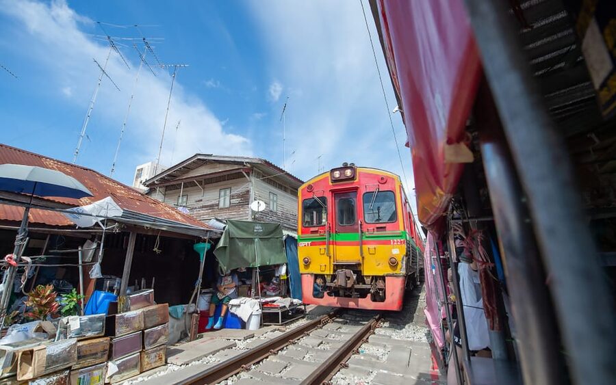 Bangkok: Maeklong Railway Market and Amphawa Floating Market - Amphawa Floating Market by long-tail boat
