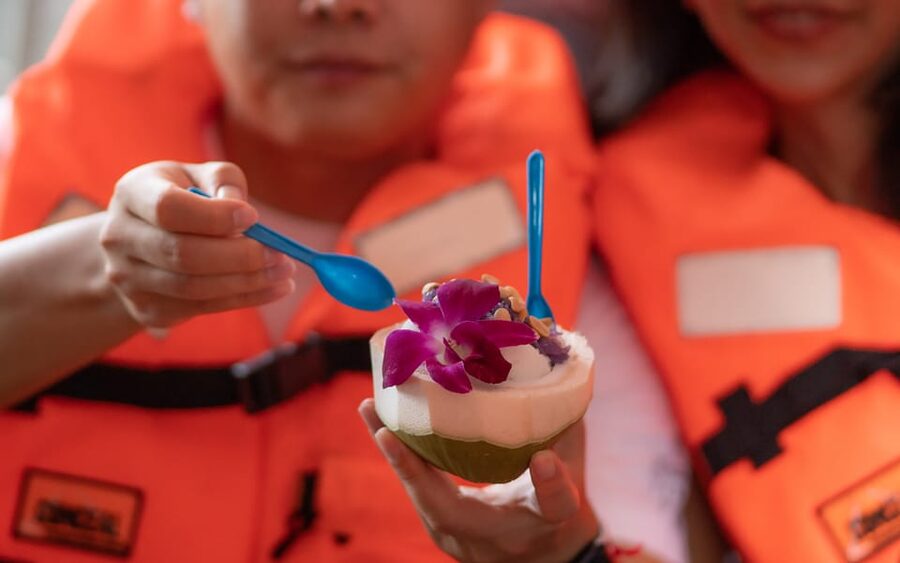 Bangkok: Maeklong Railway Market and Amphawa Floating Market - A closer look at the transport and timing