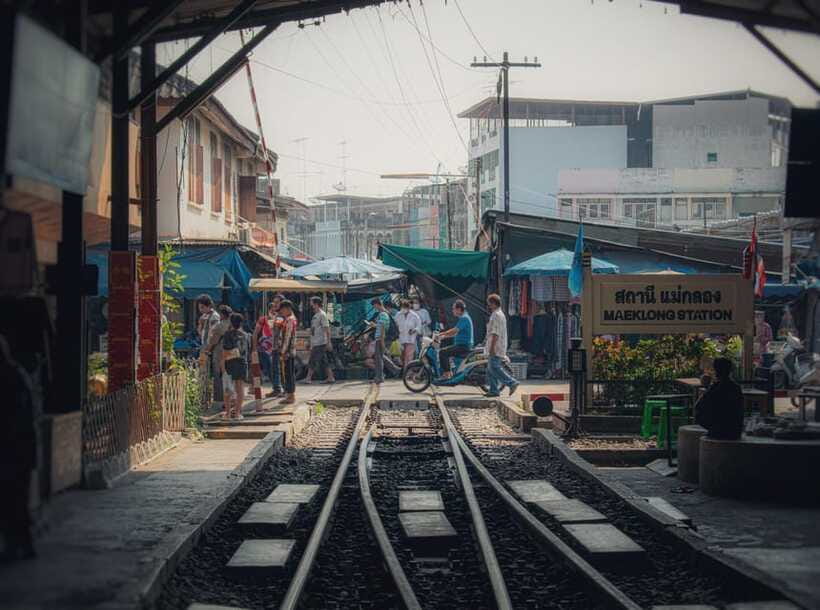 Bangkok: Maeklong Train Market & Amphawa Floating Market - Shopping, snacks, and the cost of extras