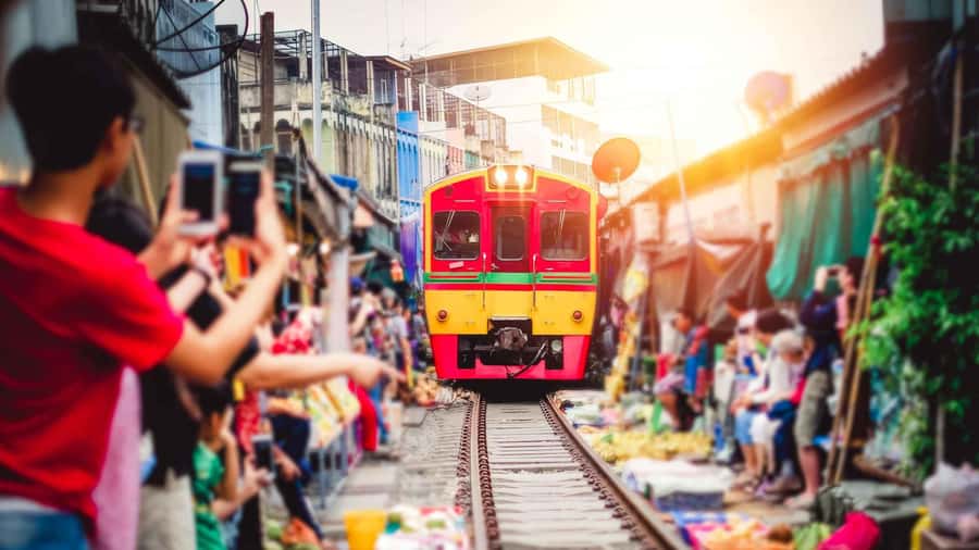 Bangkok: Maeklong Train Market & Floating Market Day Tour - Damnoen Saduak Floating Market, boats and bargaining
