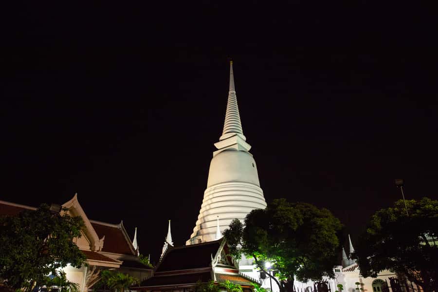 Bangkok: Markets, Temples and Food Night Tour by Tuk Tuk - Who should book this Bangkok night tour