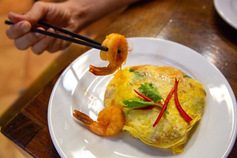 Bangkok: Markets, Temples and Food Night Tour by Tuk Tuk - Food, drinks, and the real value of the $77 price