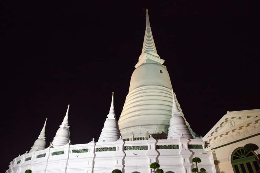 Bangkok: Markets, Temples and Food Night Tour by Tuk Tuk - Comfort, traffic, and small practical concerns