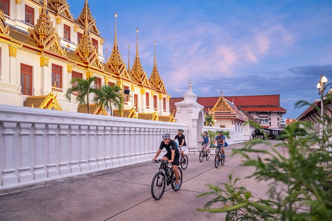 Bangkok: Night Bike Tour with Temples & Flower Market Visit - Why Bangkok works so well by bike at night