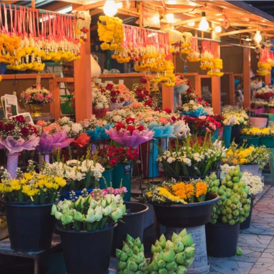 Bangkok Night Tuk Tuk: Private Tour of Markets & Landmarks - Eating through Yaowarat’s night market