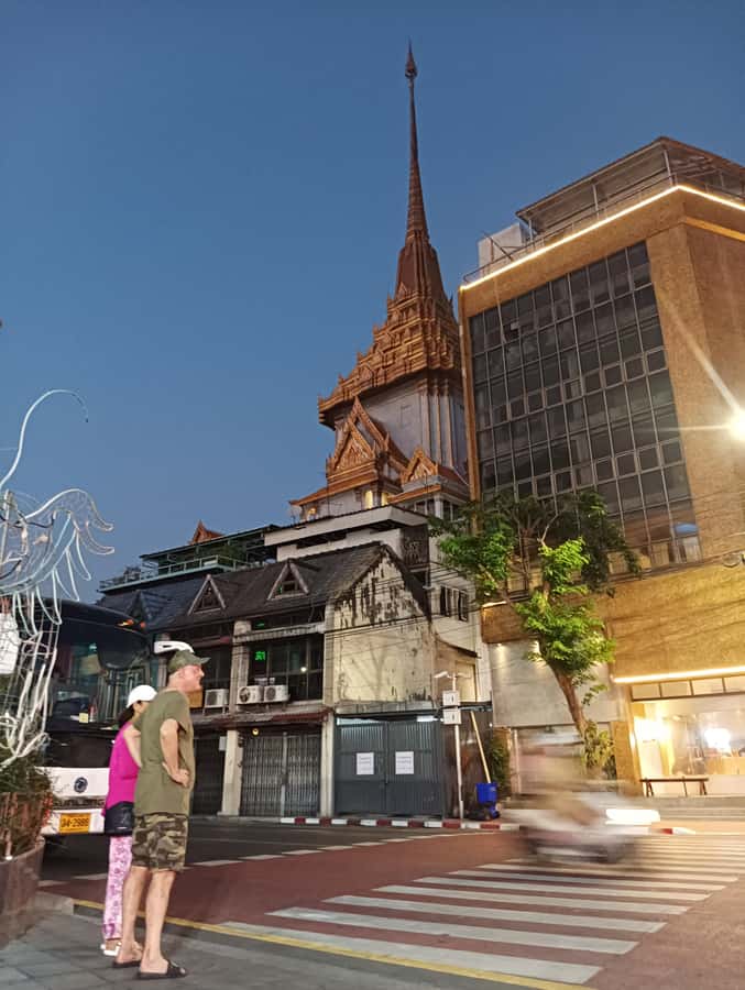 Bangkok Night Tuk Tuk: Private Tour of Markets & Landmarks - The flower market and smaller Bangkok details