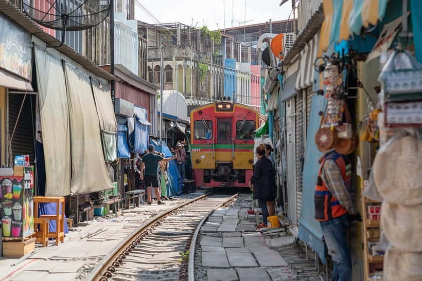 Bangkok: Premium Damnoen Saduak & Railway Market By Food Bus - Why this tour works as a Bangkok day trip