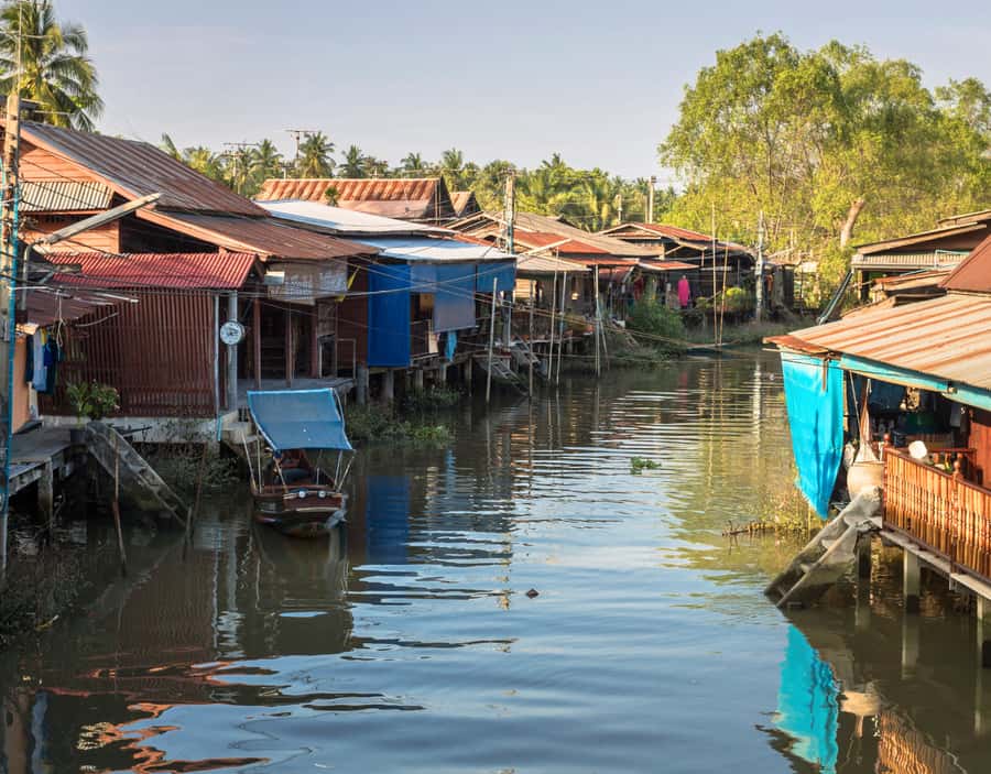 Bangkok: Private Damnoen Saduak Floating & Train Market Tour - Cancellation and booking flexibility