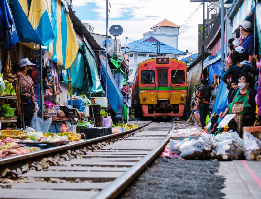 Bangkok: Private Damnoen Saduak Floating & Train Market Tour - What the private format is worth at $256