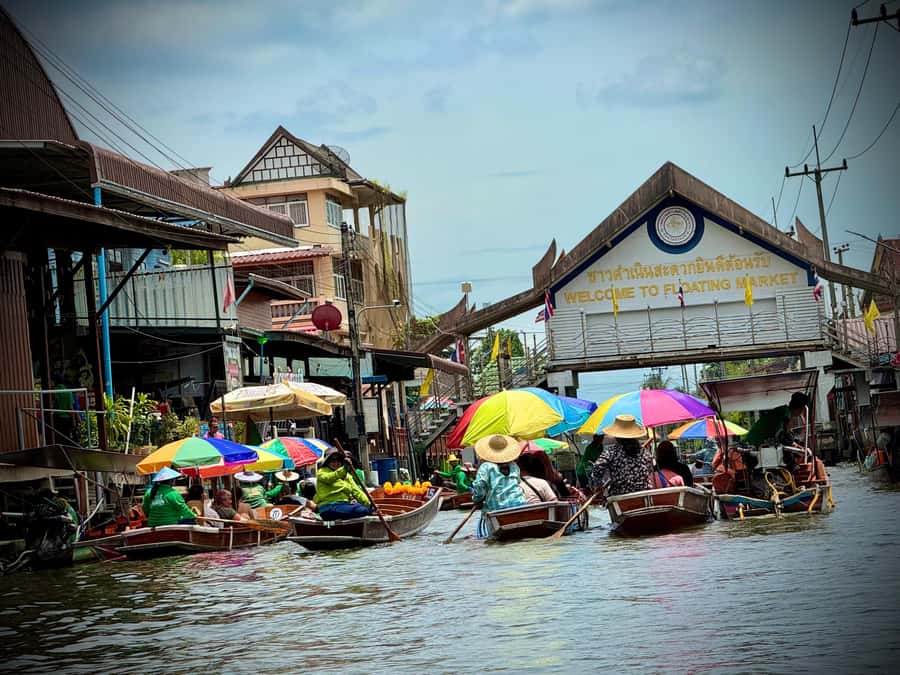 Bangkok: Private Floating Market and Train Market Experience - Guides, language help, and the pace of the day