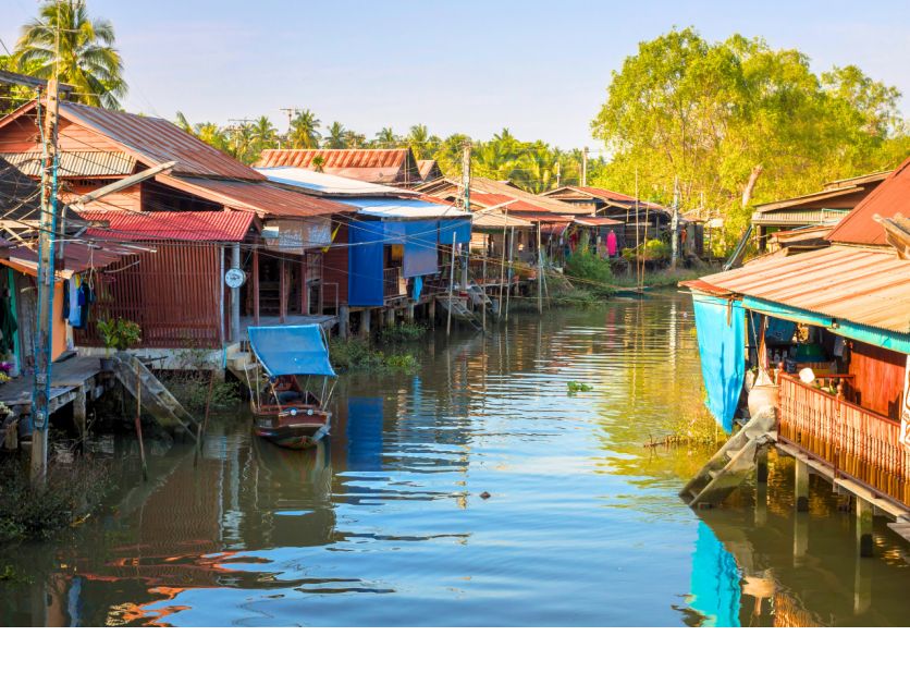 Bangkok: Private Floating & Railway Markets with Farm Visits - Coconut sugar, hot food, and farm life