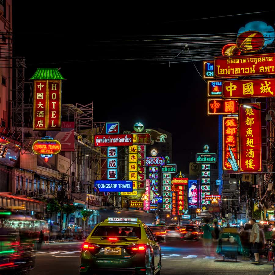 Bangkok: Private Old Quarter, Night Street Market, Temples - Pak Khlong Talat: flowers, color, and a long approach