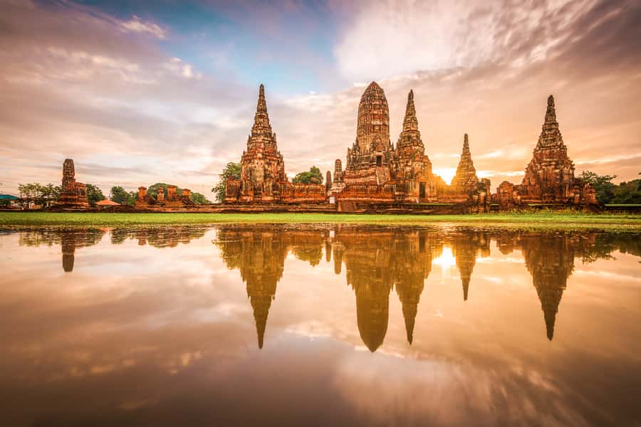 Bangkok: Private Trip to Ayutthaya Temples & Night Market - The night market and a taste of Ayutthaya