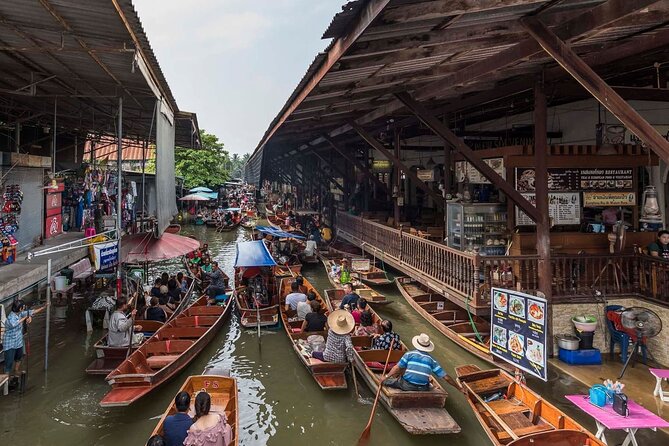 Bangkok: Railway and Floating Market Tour + Dragon Temple - Guide quality and group size