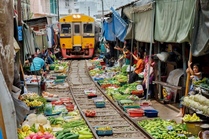 Bangkok: Railway and Floating Market Tour with Dragon Temple - Why this three-stop trip works