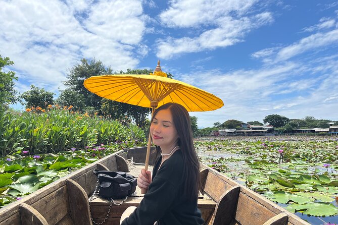 Bangkok: Red Lotus Pond & Thonburi Market - Who should book this experience?