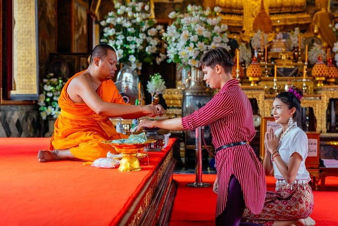 Bangkok's Best: City Highlights & Floating Market Private Tour - Chinatown and the Kuan Yim Shrine
