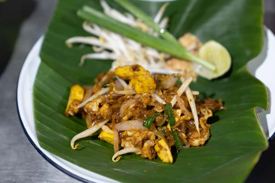 Bangkok Street Food and Night Lights by Tuk Tuk - Song Wat Road, old shophouses, and steamed buns