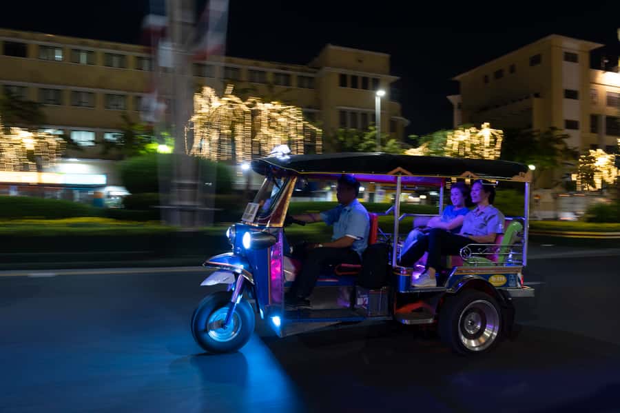 Bangkok Street Food and Night Lights by Tuk Tuk - A 40-year Pad See Ew dinner